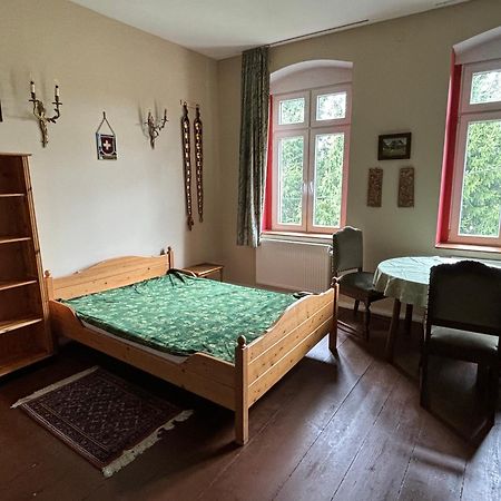 Dom Pod Orlimi Skalami - Blisko Zamku Czocha Apartment Lesna Ngoại thất bức ảnh